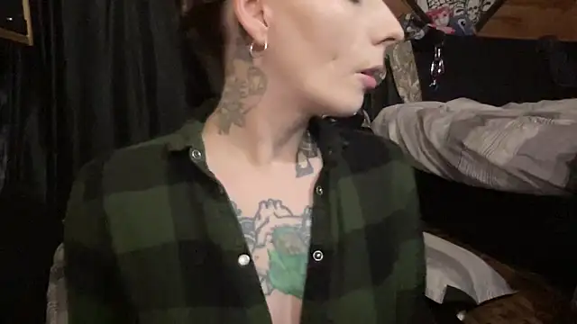 Snapshot of TeenyDoll chatting on February 7, 3:58 am TeenyDoll online show from February 7, 3:58 am