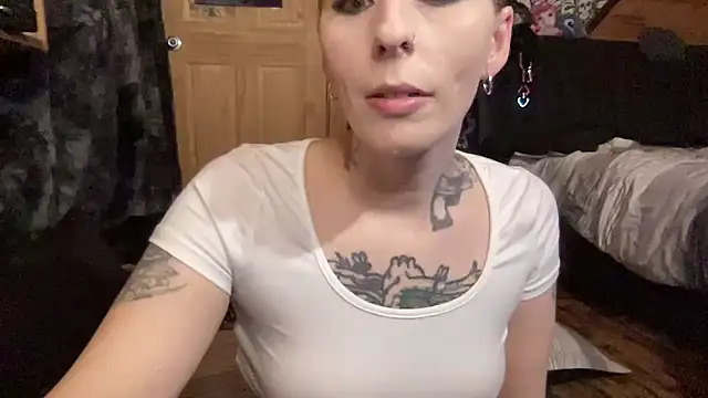 Snapshot of TeenyDoll chatting on February 27, 3:51 am TeenyDoll online show from February 27, 3:51 am