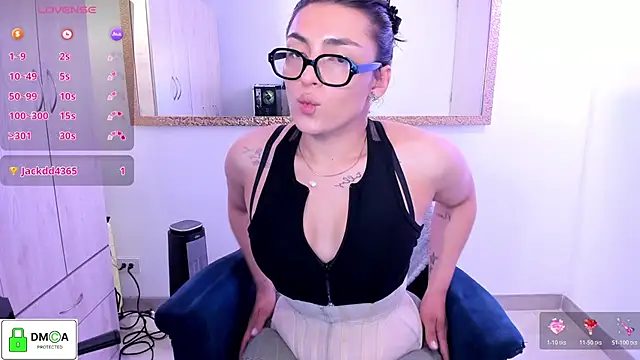 EricaVanderhill online show from June 24, 11:24 pm