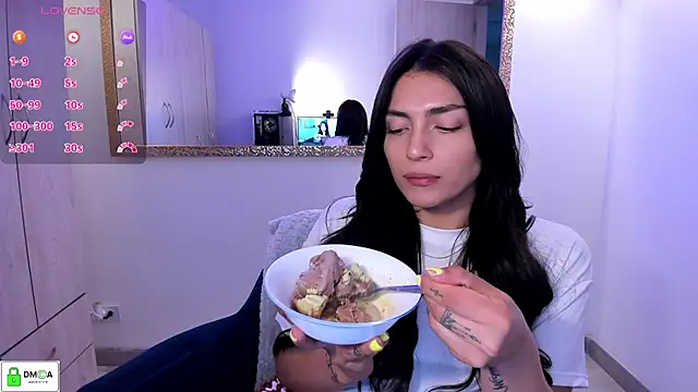 EricaVanderhill online show from December 20, 10:45 pm