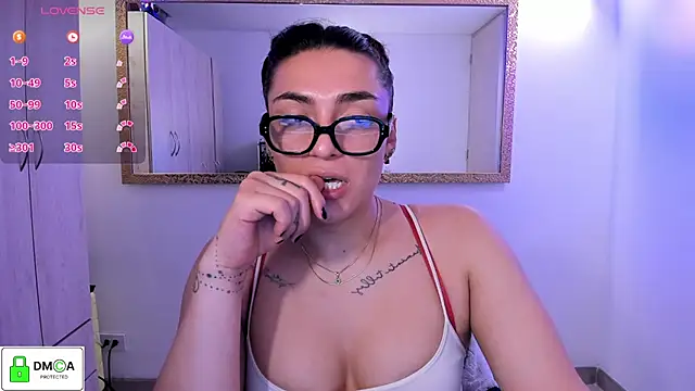 EricaVanderhill online show from July 6, 7:49 pm