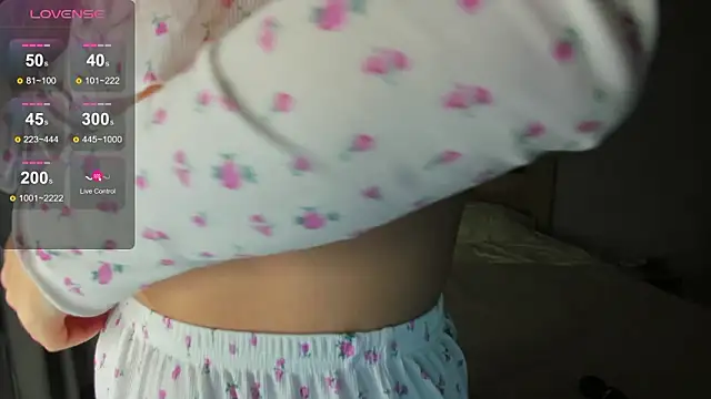 Snapshot of Bella_Foryou chatting on February 17, 5:05 am Bella Foryou online show from February 17, 5:05 am