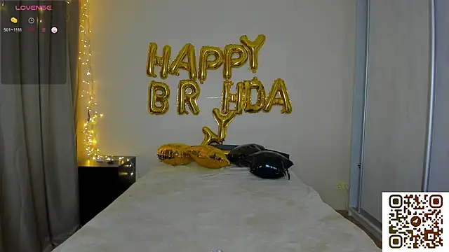 Snapshot of Bella_Foryou chatting on October 12, 12:39 pm Bella Foryou online show from October 12, 12:39 pm