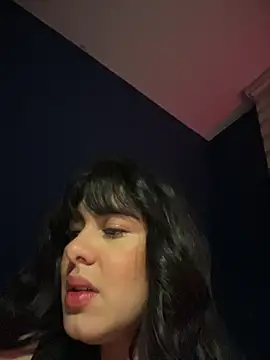 Snapshot of Roxxannne chatting on December 13, 9:43 pm Roxxannne online show from December 13, 9:43 pm