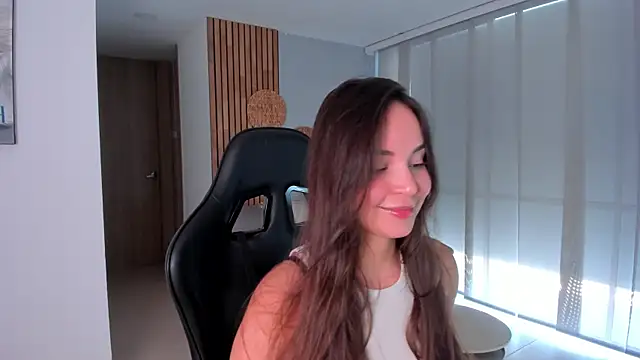Snapshot of AnnieHallX chatting on August 2, 7:44 pm AnnieHallX online show from August 2, 7:44 pm