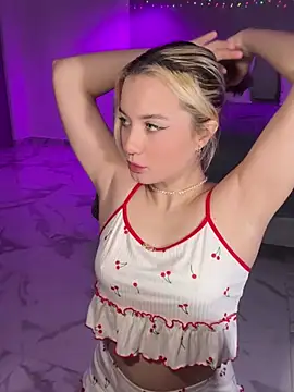  blowjob queen online show from December 18, 10:35 pm