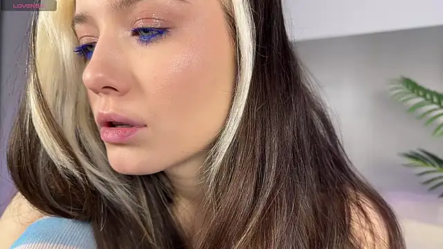 Snapshot of _blowjob_queen chatting on June 14, 10:22 pm blowjob queen online show from June 14, 10:22 pm