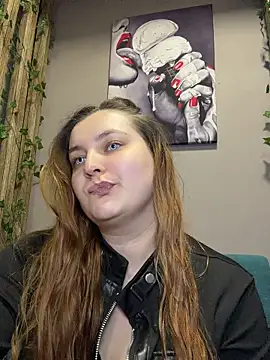 CandyShoopp online show from April 9, 8:15 pm