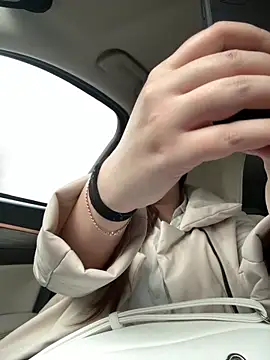 CandyShoopp online show from March 15, 1:40 pm