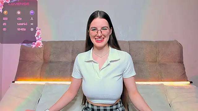 Snapshot of AriellaTesk chatting on November 18, 2:38 am AriellaTesk online show from November 18, 2:38 am