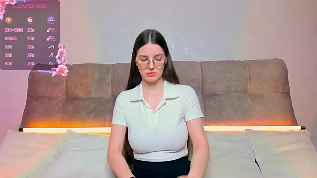 Snapshot of AriellaTesk chatting on December 19, 4:27 am AriellaTesk online show from December 19, 4:27 am