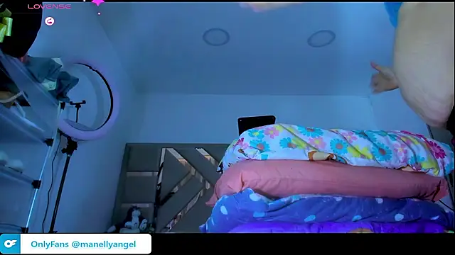 ashelydainii online show from February 23, 9:15 pm