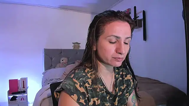 vanessabrown  online show from March 12, 1:04 pm