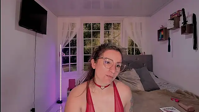 vanessabrown  online show from April 14, 4:12 pm