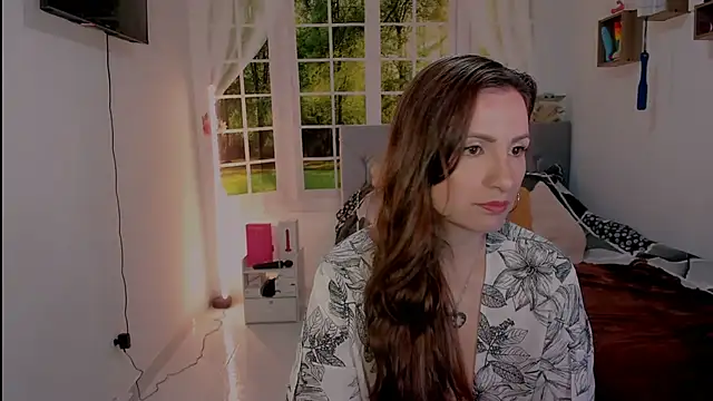 vanessabrown  online show from May 8, 2:10 pm