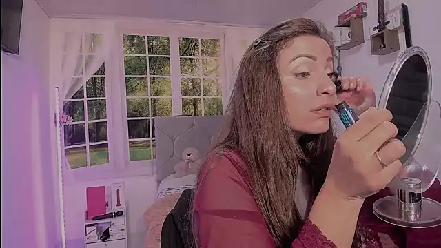 vanessabrown  online show from April 3, 12:44 pm