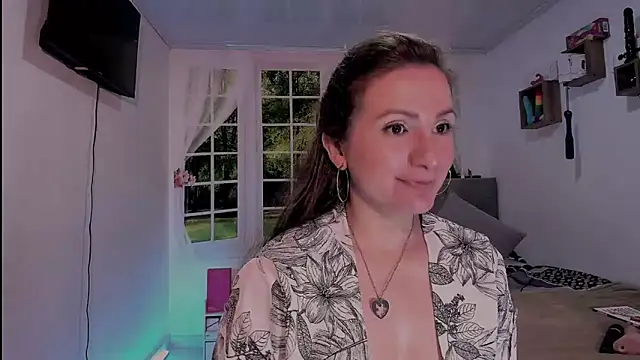 vanessabrown  online show from April 6, 2:29 pm