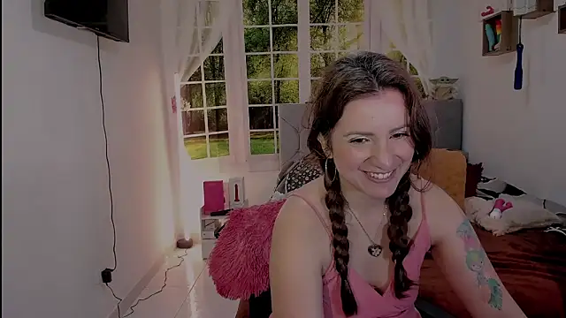 vanessabrown  online show from May 9, 3:26 pm