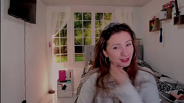 vanessabrown  online show from May 17, 2:50 pm