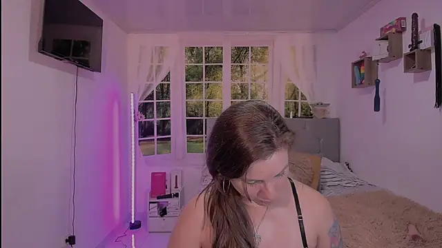 vanessabrown  online show from March 31, 4:53 pm