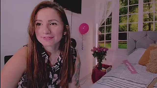 vanessabrown  online show from April 21, 3:40 pm
