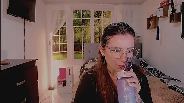 vanessabrown  online show from May 30, 8:25 pm