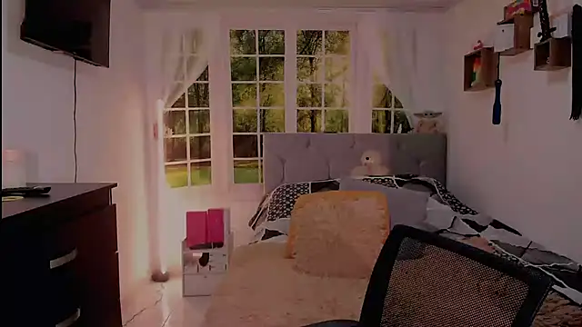 vanessabrown  online show from May 31, 8:20 pm