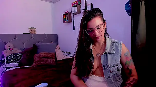 vanessabrown  online show from January 15, 2:53 pm