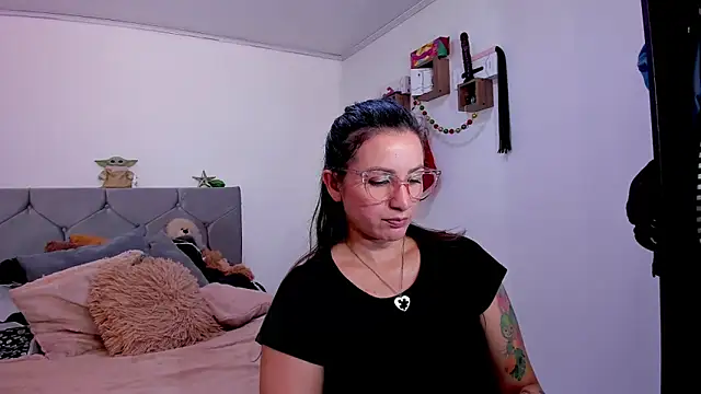 vanessabrown  online show from December 15, 6:14 pm