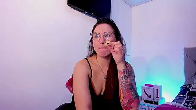 vanessabrown  online show from February 3, 2:43 am