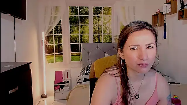 Snapshot of vanessabrown_ chatting on July 5, 4:36 pm vanessabrown online show from July 5, 4:36 pm