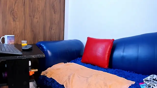 Mature Skinny online show from April 13, 6:12 pm