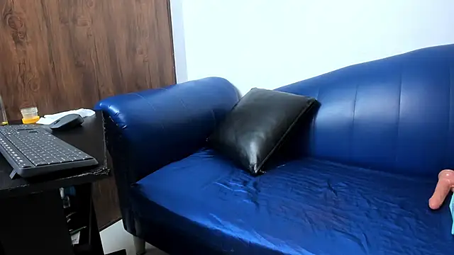 Snapshot of Mature_Skinny chatting on November 19, 6:24 am Mature Skinny online show from November 19, 6:24 am