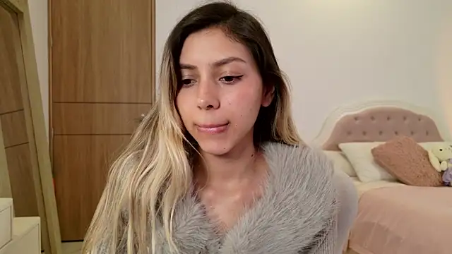 Snapshot of Sensualtease chatting on January 18, 1:41 am Sensualtease online show from January 18, 1:41 am