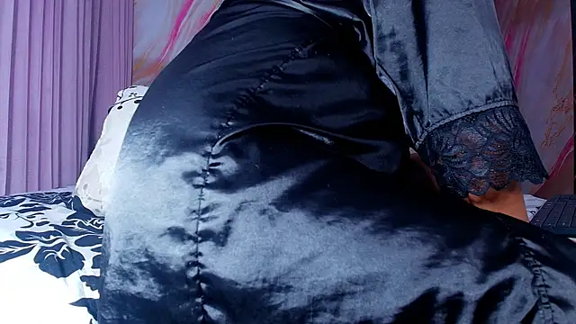 sofi decker online show from April 1, 3:30 am