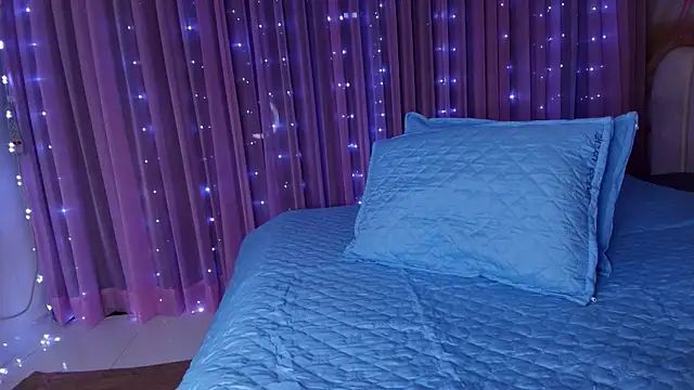 sofi decker online show from April 10, 3:57 am