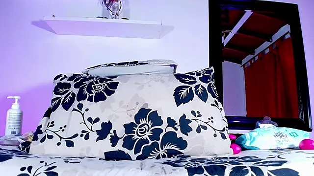 sofi decker online show from March 13, 3:11 am