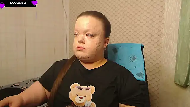 Janiffer MiMi online show from April 14, 3:39 pm