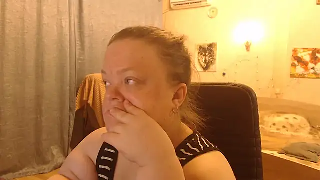 Snapshot of Janiffer_MiMi chatting on February 1, 12:18 am Janiffer MiMi online show from February 1, 12:18 am