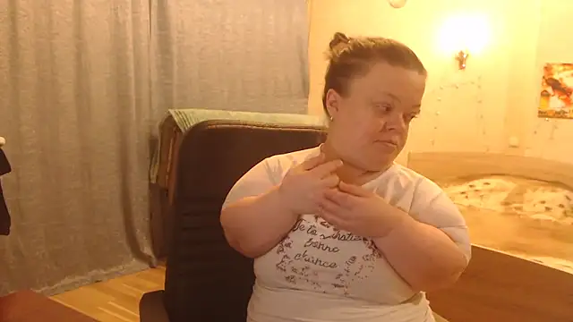 Snapshot of Janiffer_MiMi chatting on February 19, 8:52 pm Janiffer MiMi online show from February 19, 8:52 pm