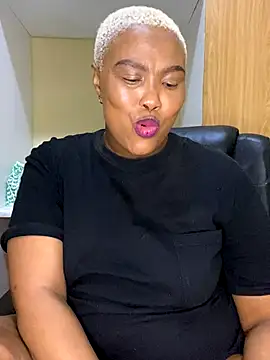 Snapshot of BADFATASS85 chatting on December 16, 12:37 am BADFATASS85 online show from December 16, 12:37 am