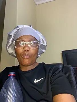 Snapshot of BADFATASS85 chatting on September 12, 9:58 pm BADFATASS85 online show from September 12, 9:58 pm