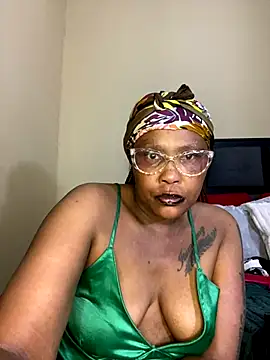 Snapshot of BADFATASS85 chatting on September 24, 9:21 pm BADFATASS85 online show from September 24, 9:21 pm