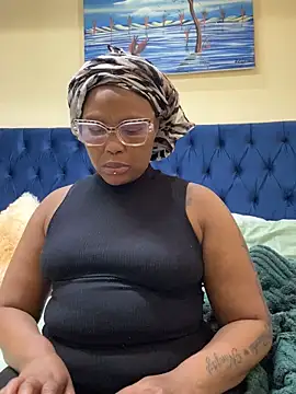 Snapshot of BADFATASS85 chatting on October 14, 7:42 am BADFATASS85 online show from October 14, 7:42 am