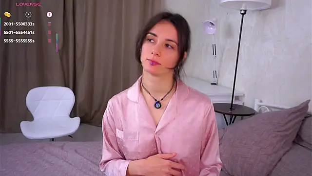 Holla Molly online show from December 2, 5:20 am