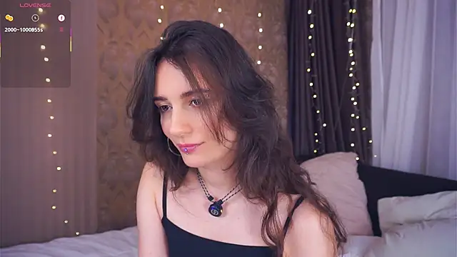 Holla Molly online show from February 3, 6:00 am