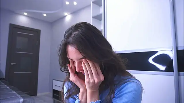 Holla Molly online show from February 4, 8:53 am