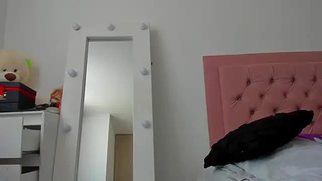 Snapshot of Lindsay-hii chatting on September 23, 2:13 pm Lindsay-hii online show from September 23, 2:13 pm