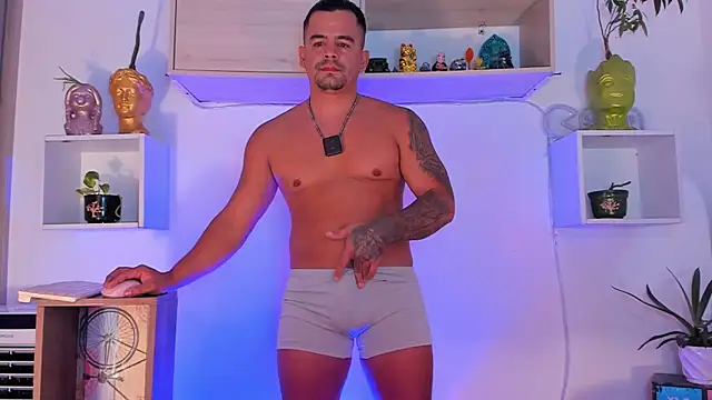 Snapshot of Ricardo_1998 chatting on October 8, 1:51 am Ricardo 1998 online show from October 8, 1:51 am