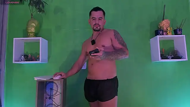 Snapshot of Ricardo_1998 chatting on October 27, 4:02 am Ricardo 1998 online show from October 27, 4:02 am